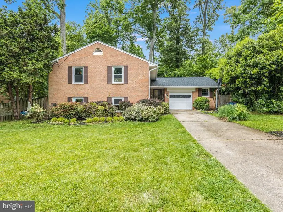 8706 Braeburn Dr, Annandale, VA 22003 - #2