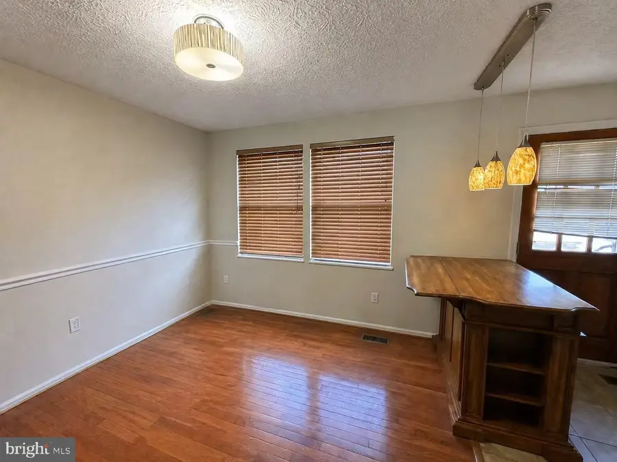13336 Burkitts Rd, Fairfax, VA 22033 - #3