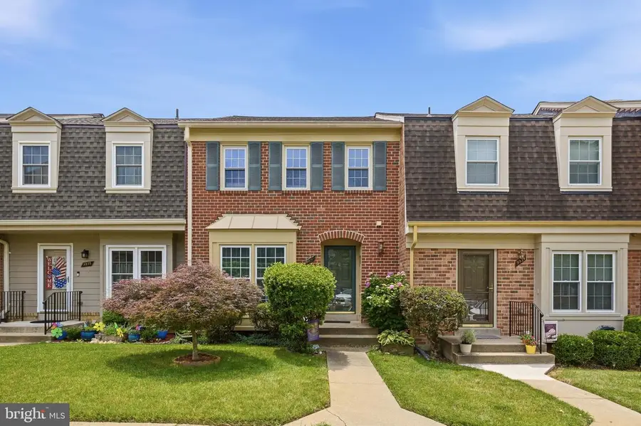 9937 Whitewater Dr, Burke, VA 22015 - #2