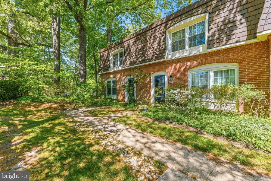8220 Carrleigh Pkwy #11, Springfield, VA 22152 - #2