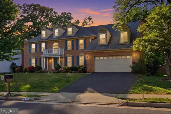 8619 Oak Chase Cir, FAIRFAX STATION, VA 22039