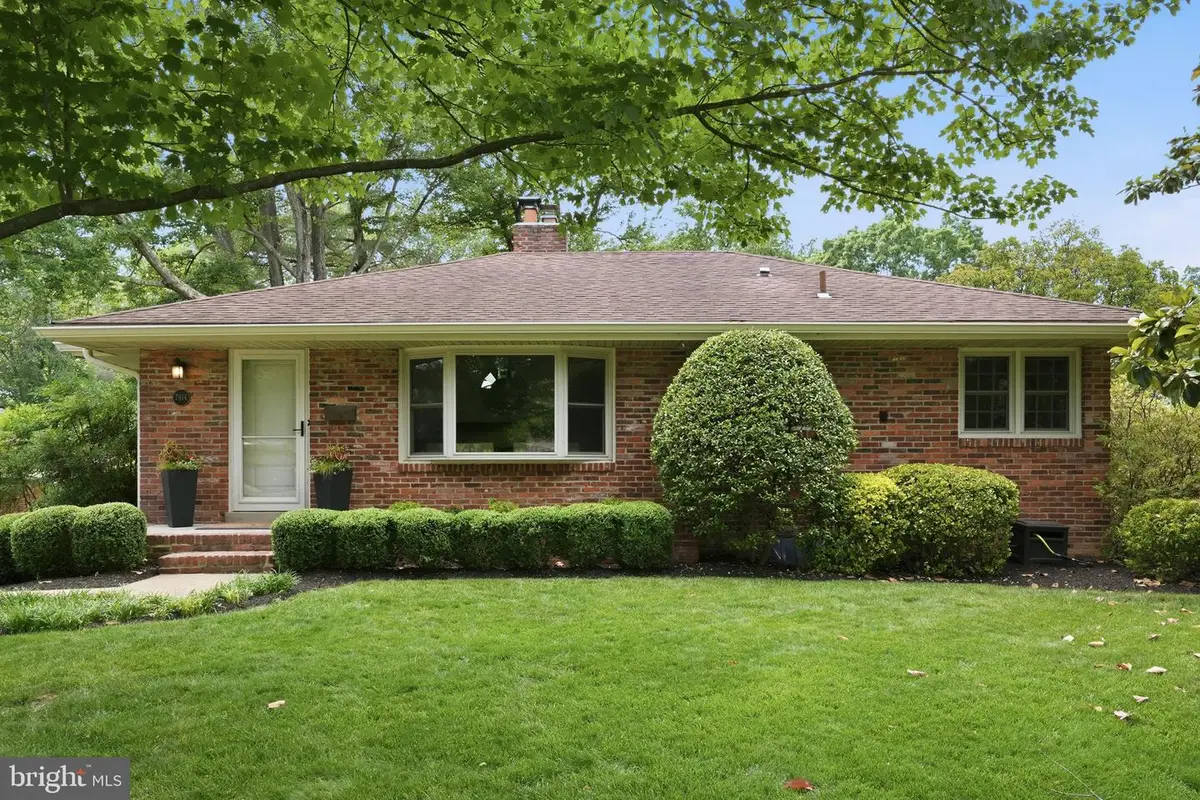 7914 Bainbridge Rd, Alexandria, VA 22308 - #1