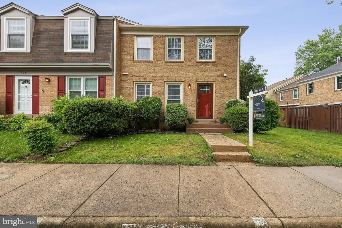 7937 Bethelen Woods Ln, Springfield, VA 22153 - #1