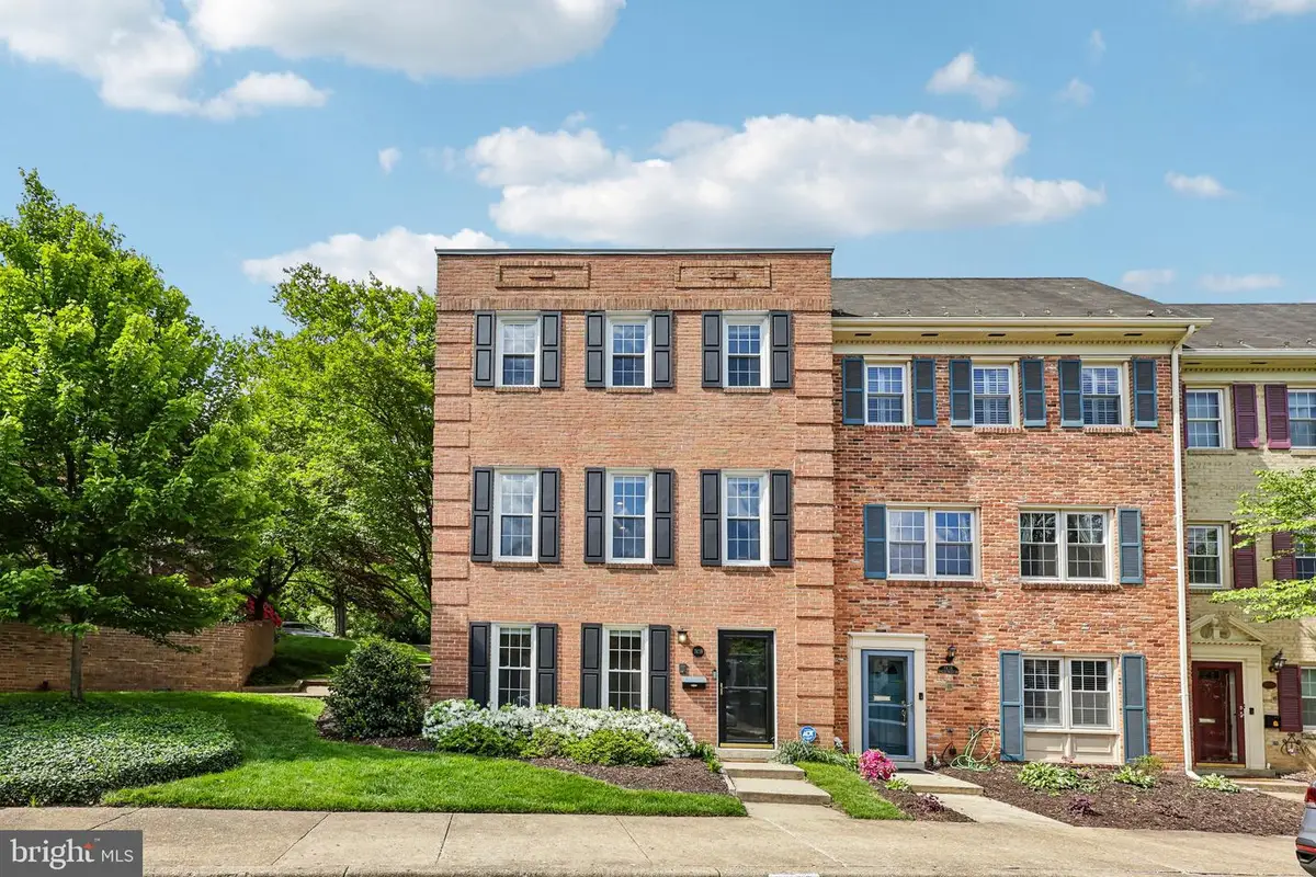 7438 Hallcrest Dr, McLean, VA 22102 - #1