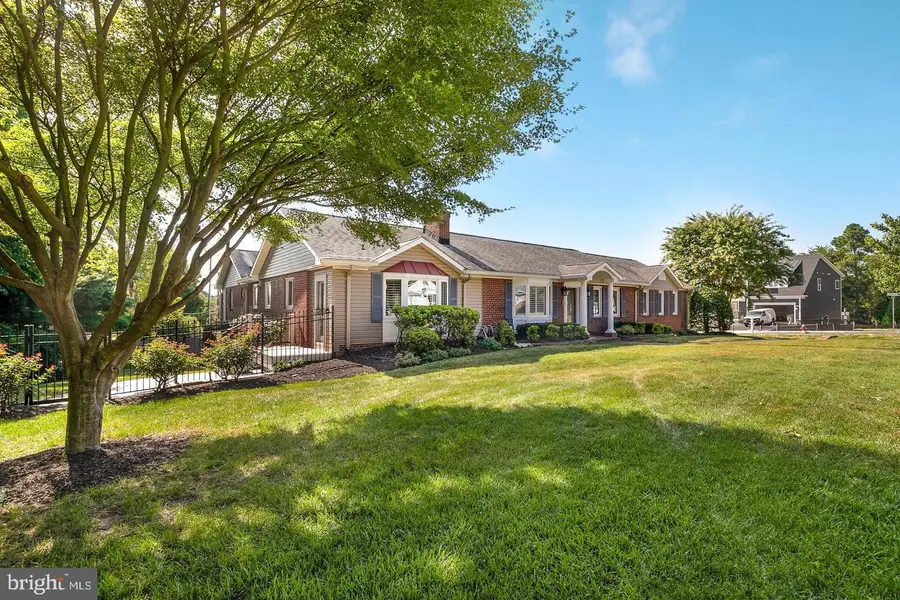 6036 Armstrong Ct, Alexandria, VA 22315 - #2