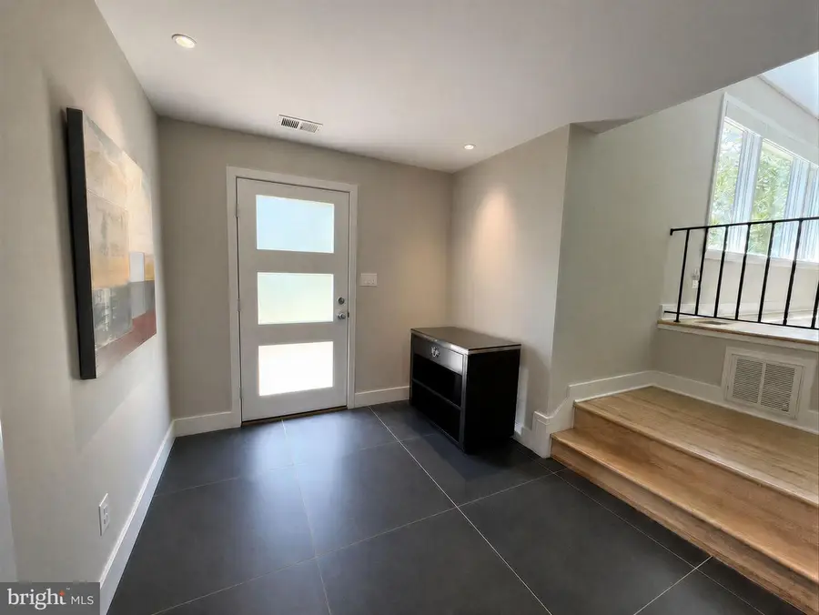 6131 Sherborn Ln, Springfield, VA 22152 - #2