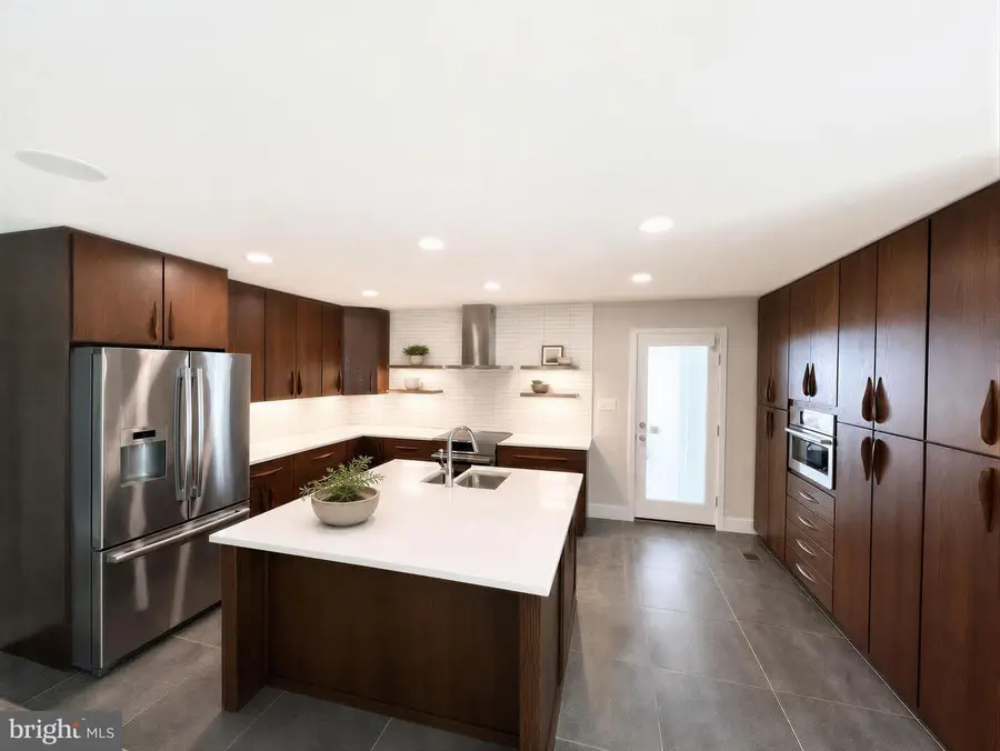 6131 Sherborn Ln, Springfield, VA 22152 - #3