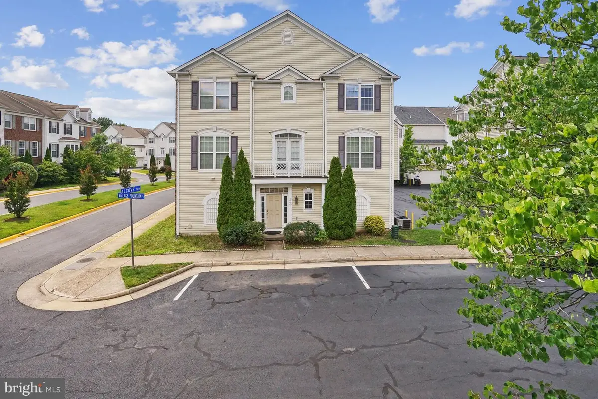 5066 Village Fountain Pl, Centreville, VA 20120 - #1