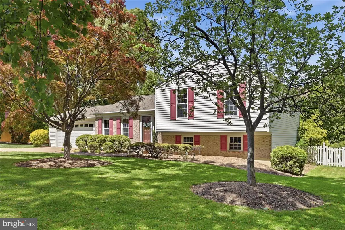8112 Revatom Ct, Dunn Loring, VA 22027 - #1