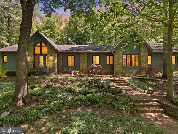 9492 Oak Falls Ct, GREAT FALLS, VA 22066