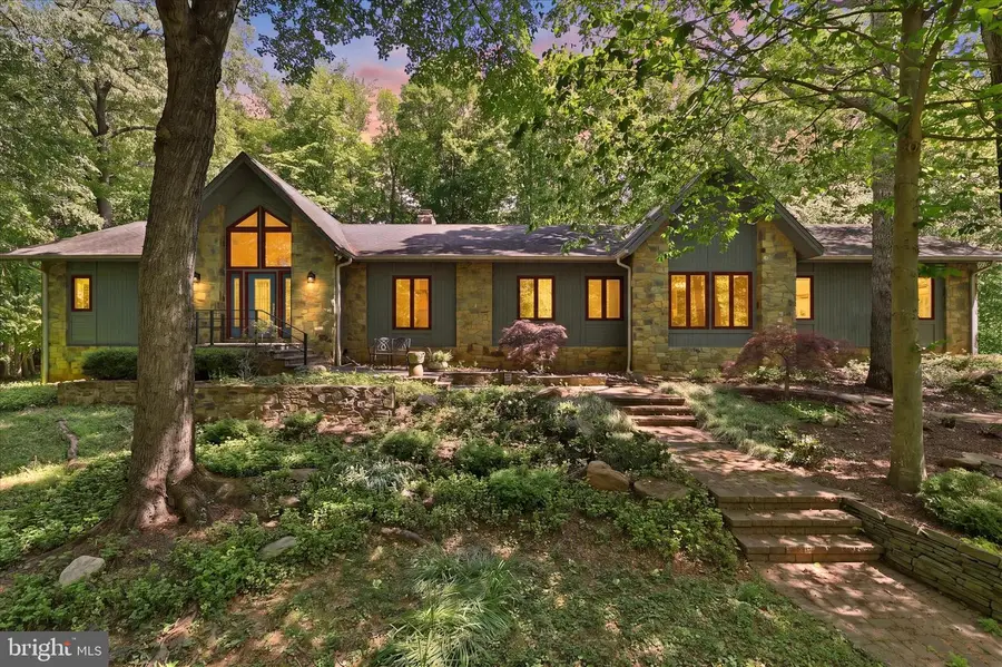 9492 Oak Falls Ct, Great Falls, VA 22066 - #2