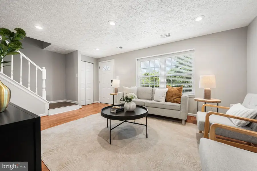 6322 Lightburn Ct, Centreville, VA 20121 - #3