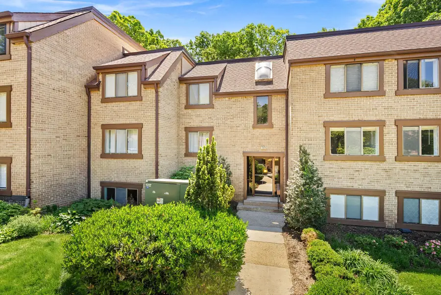 1668 Parkcrest Cir #100, Reston, VA 20190 - #2