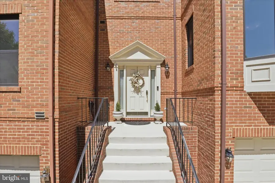 1496 Hampton Hill Cir, McLean, VA 22101 - #2