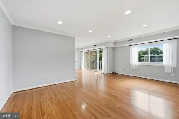 2901 Charing Cross Rd #12/11, FALLS CHURCH, VA 22042