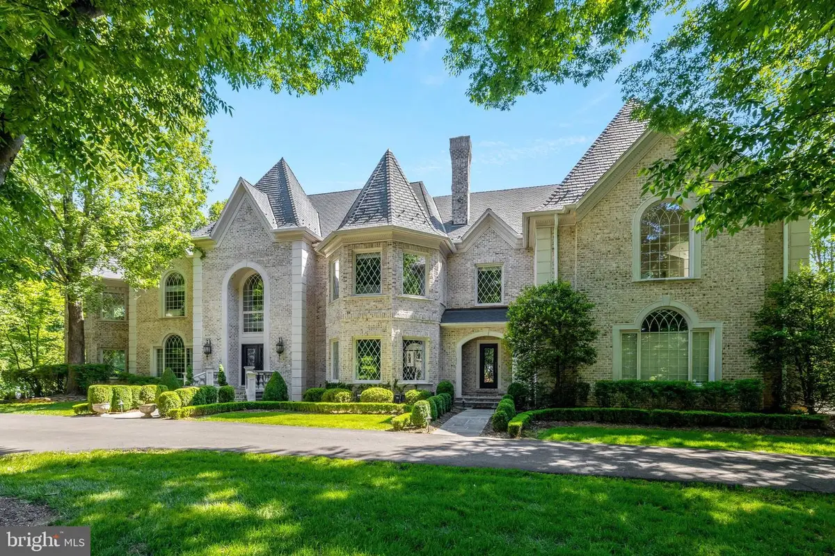 10010 High Hill Pl, Great Falls, VA 22066 - #1