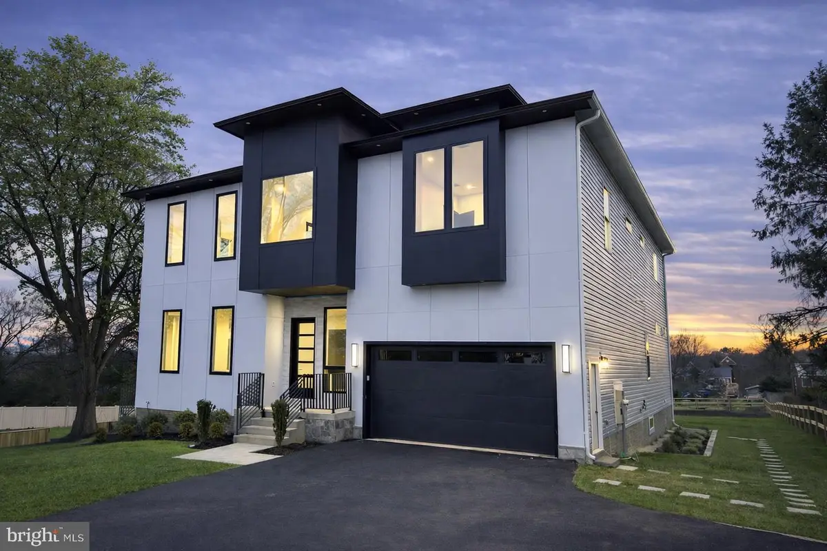 2613 Beacon Hill Rd, Alexandria, VA 22306 - #1