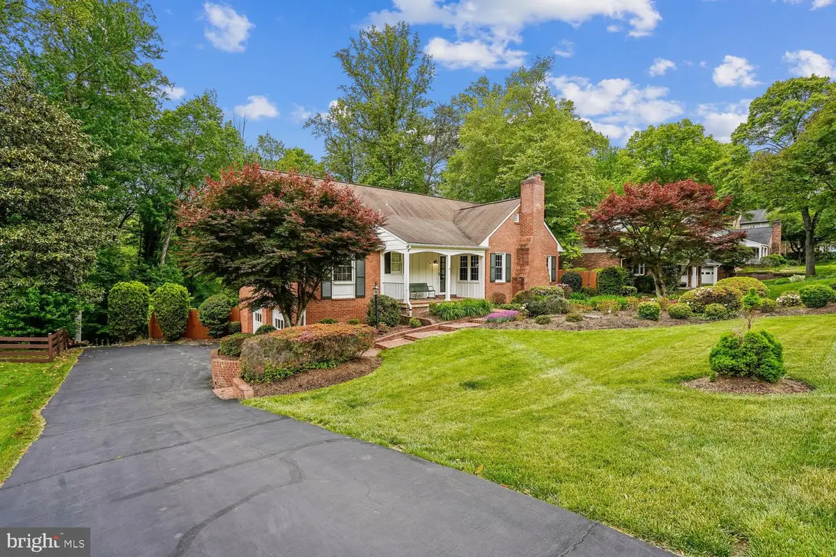 3709 Camelot Dr, Annandale, VA 22003 - #1