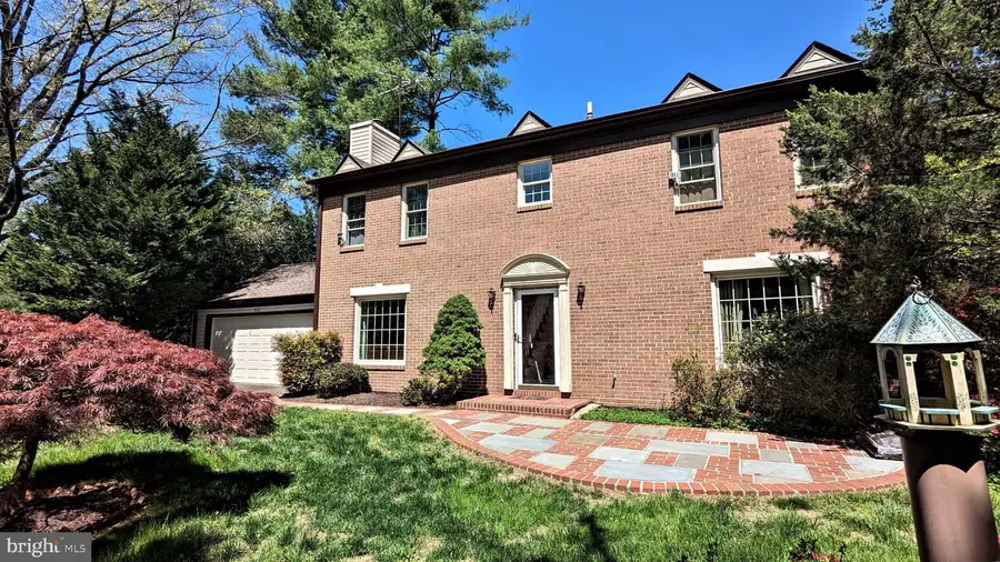 1835 Batten Hollow Rd, Vienna, VA 22182 - #2