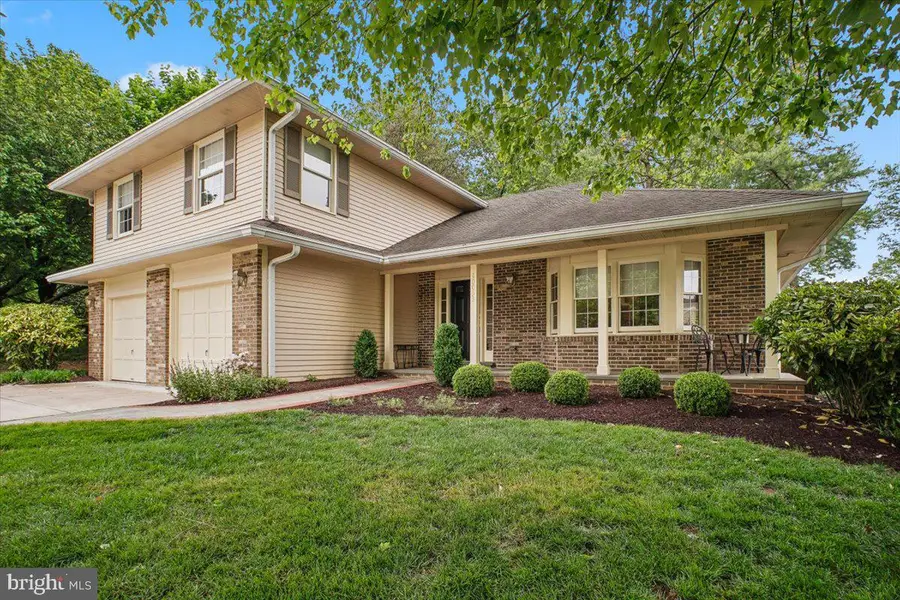 10033 Glencroft Ct, Vienna, VA 22181 - #2