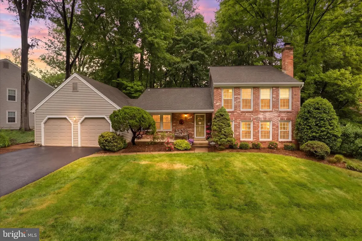 5967 New England Woods Dr, Burke, VA 22015 - #1