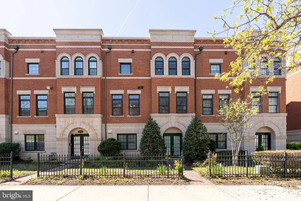 12076 Kinsley Pl, Reston, VA 20190 - #1