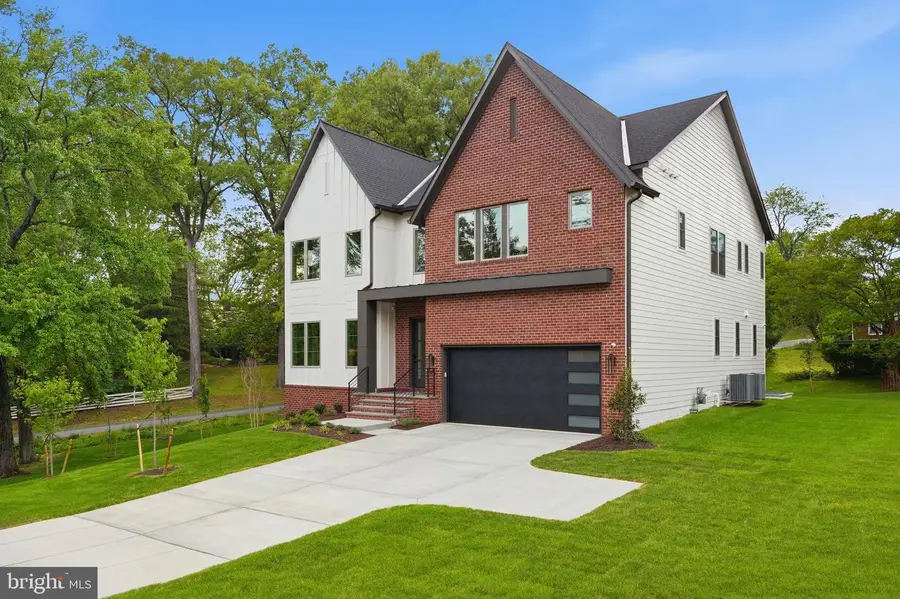3022 Castle Rd, Falls Church, VA 22044 - #2