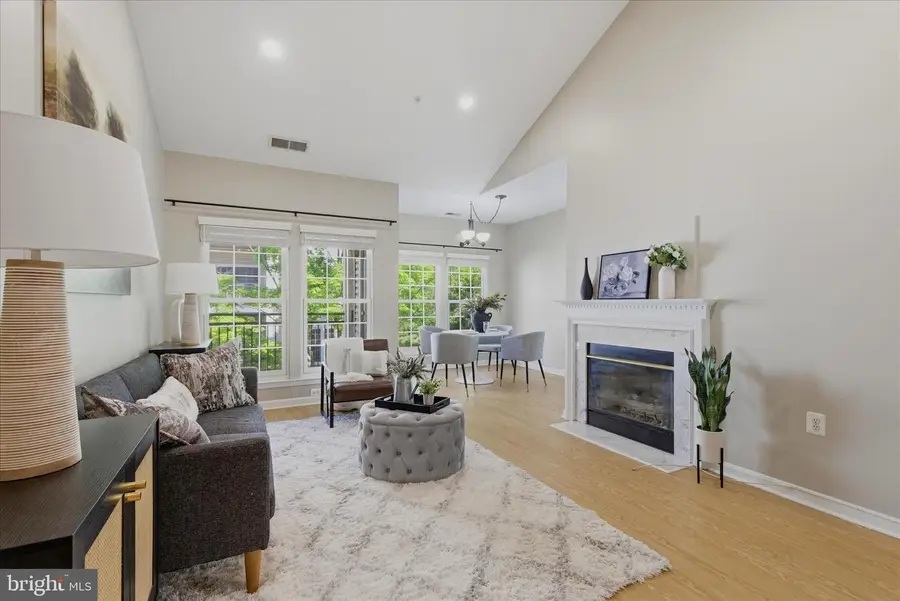 4139 Fountainside Ln #302, Fairfax, VA 22030 - #2