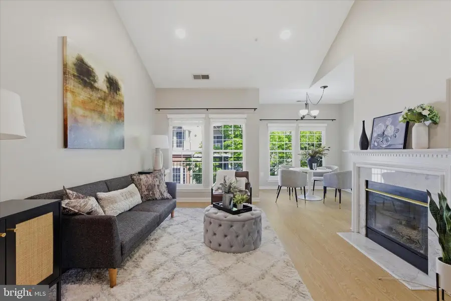 4139 Fountainside Ln #302, Fairfax, VA 22030 - #3
