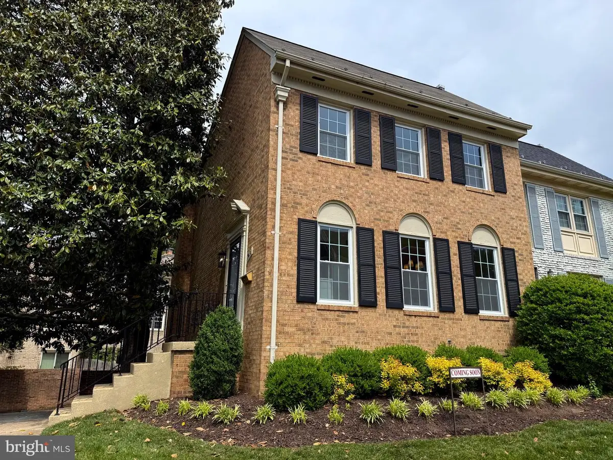 7431 Hallcrest Dr, McLean, VA 22102 - #1