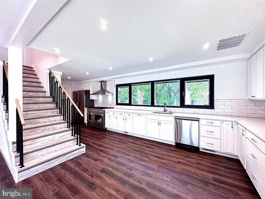 7405 Sportsman Dr, Falls Church, VA 22043 - #2
