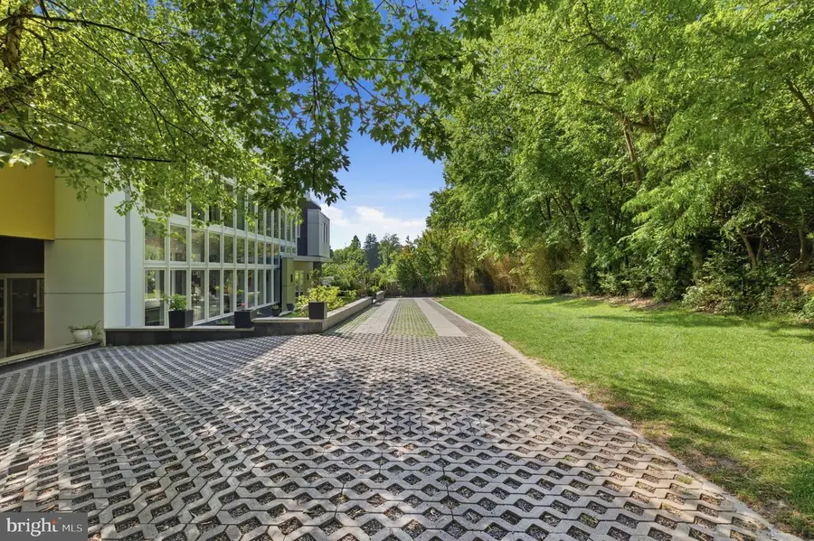 6304 Old Dominion Dr, McLean, VA 22101 - #2