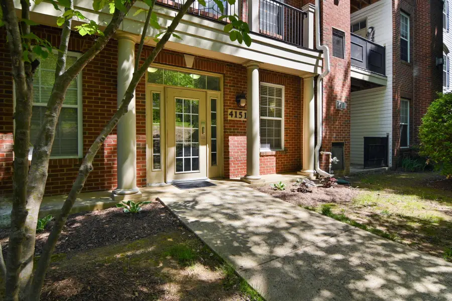 4151 Castlecary Ln #301, Fairfax, VA 22030 - #2