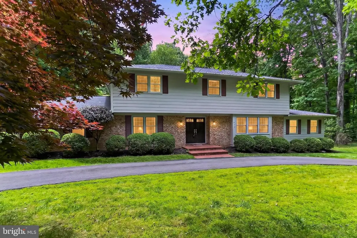 9507 Arnon Chapel Rd, Great Falls, VA 22066 - #1