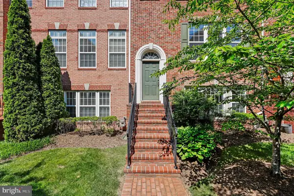 8046 Reserve Way, VIENNA, VA 22182