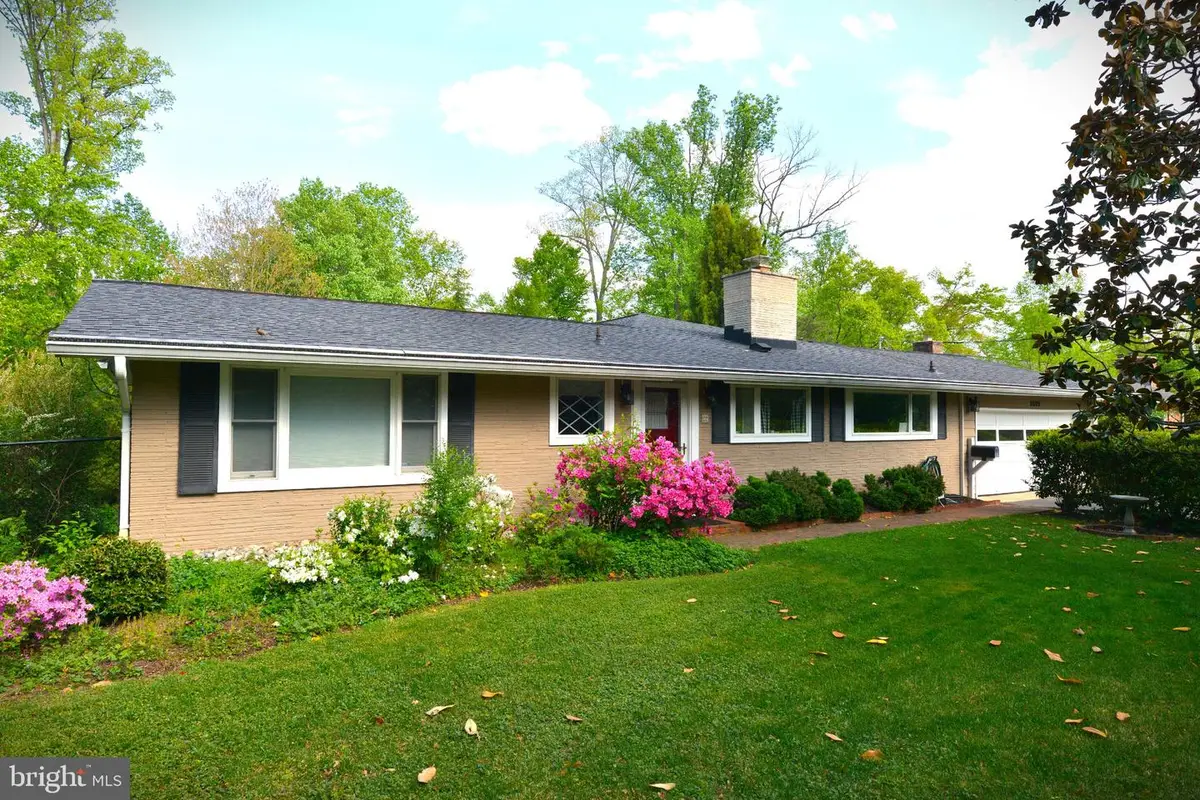 3525 Devon Dr, Falls Church, VA 22042 - #1