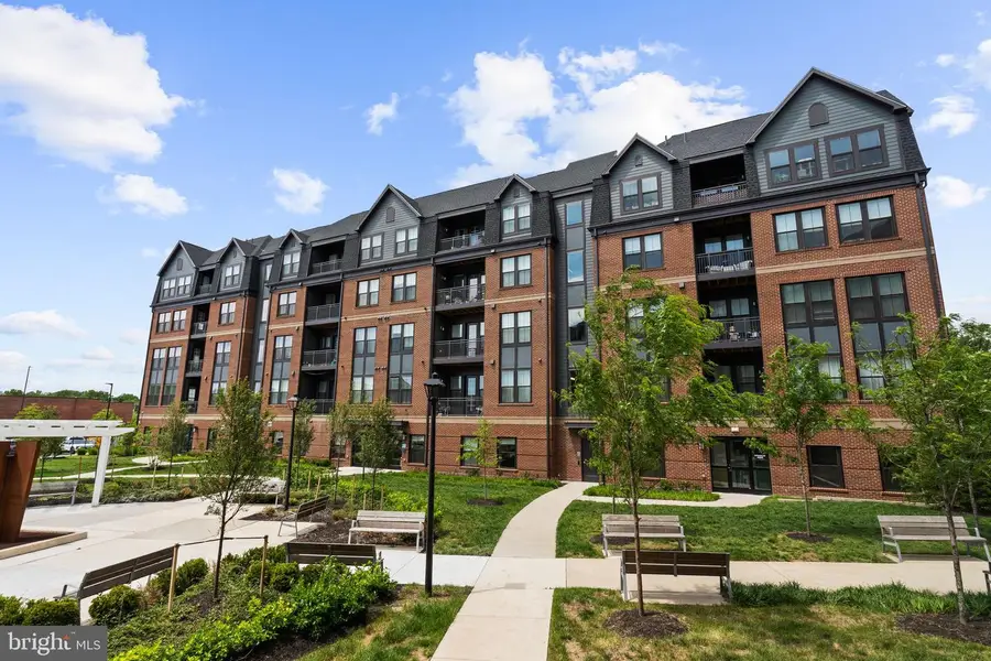 3925 Fair Ridge Dr #201, Fairfax, VA 22033 - #3