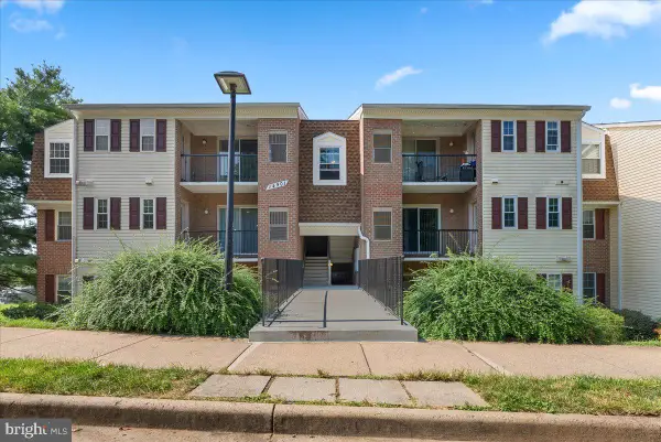 14901 Rydell Rd #201, CENTREVILLE, VA 20121
