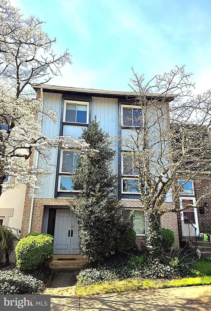 9506 Miranda Ct, Fairfax, VA 22031 - #1
