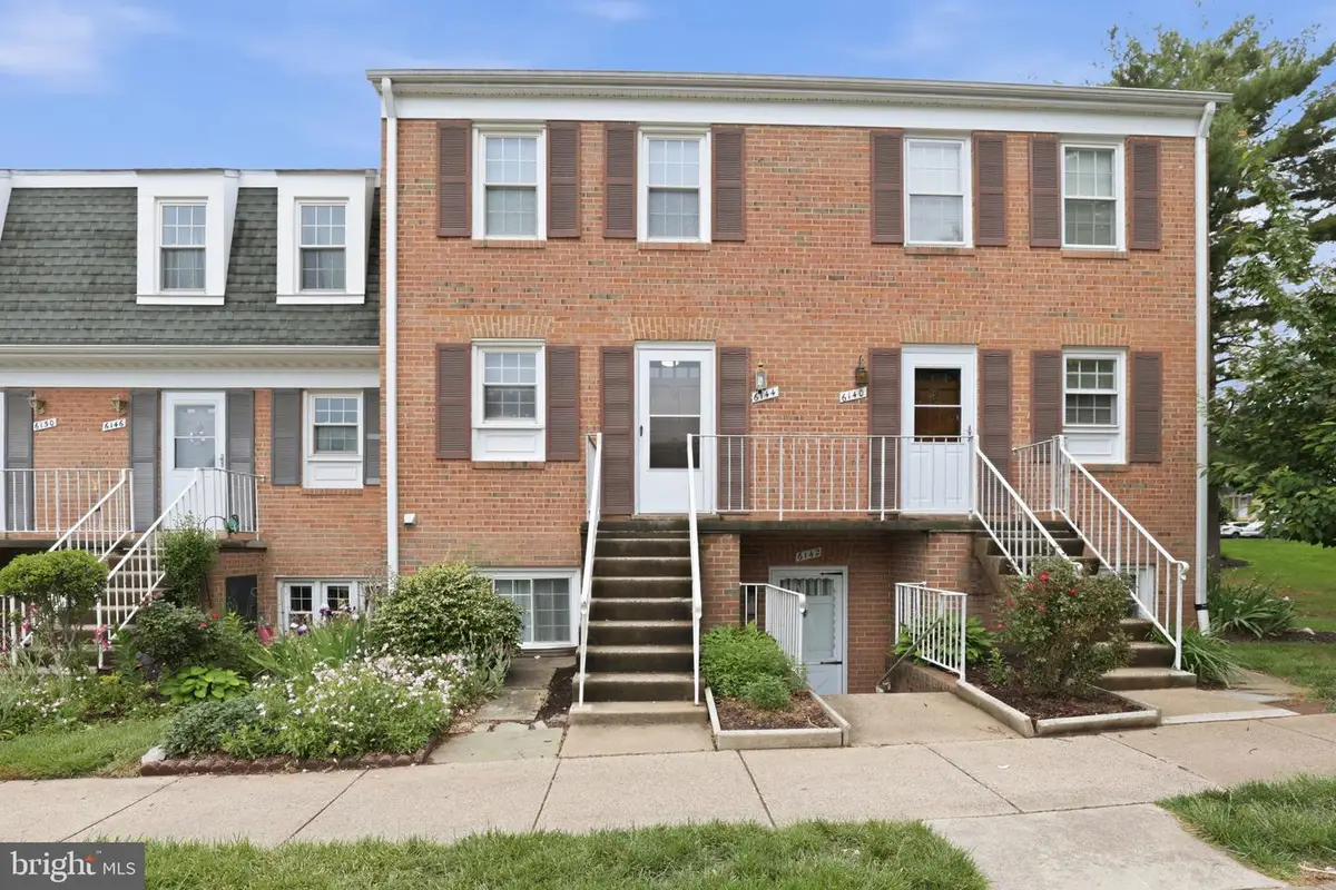 6144 Strasburg Dr, Centreville, VA 20121 - #1