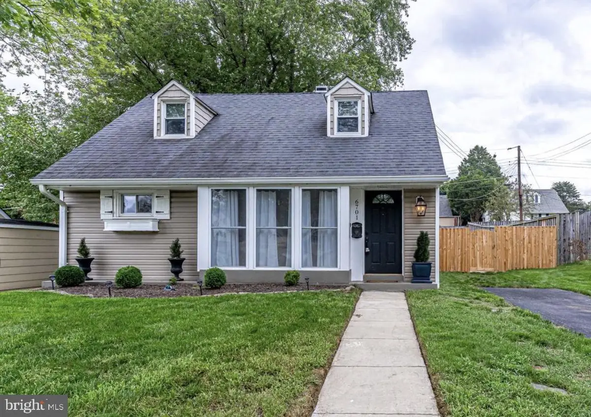 6701 Cavalier Dr, Alexandria, VA 22307 - #1