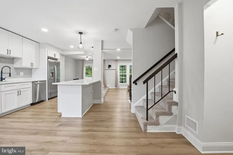 5404 Charleston Woods Dr, Fairfax, VA 22032 - #3