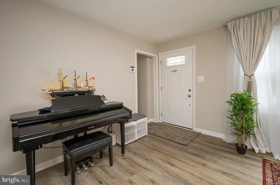 2420 Byrd Ln, Alexandria, VA 22303 - #3