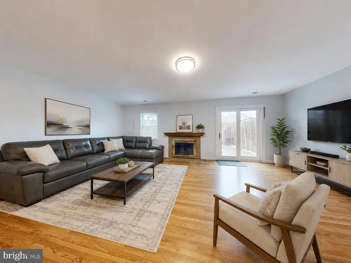 7302 Rolling Oak Ln, Springfield, VA 22153 - #1