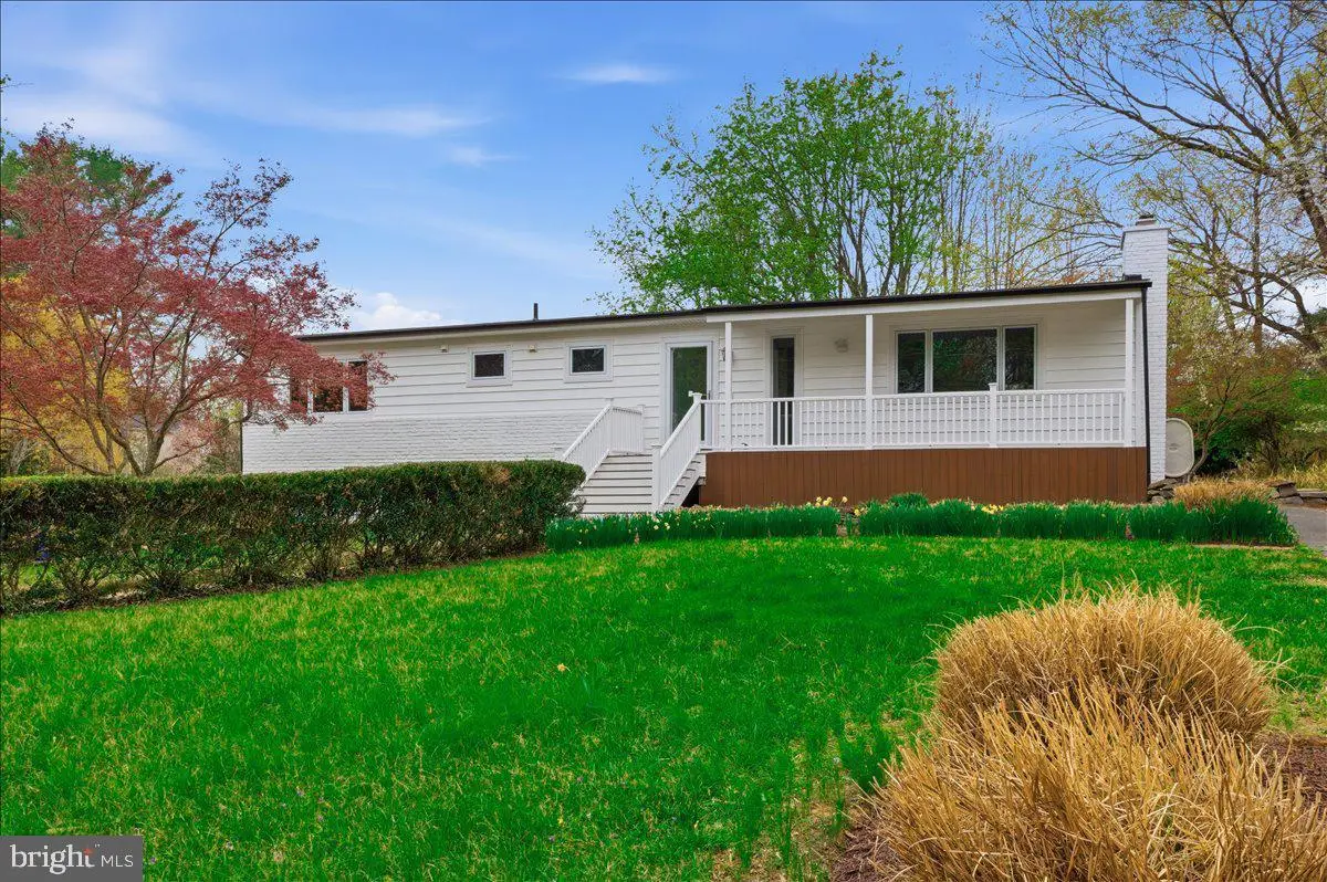 822 Walker Rd, Great Falls, VA 22066 - #1