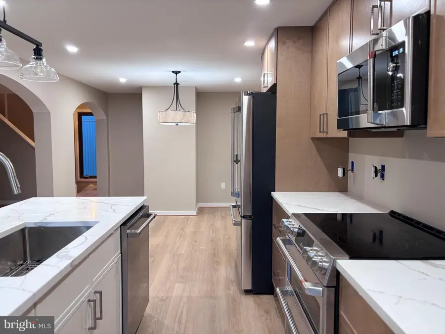1806 N Shore Ct, Reston, VA 20190 - #2