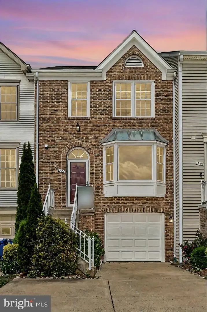 1207 Bond St, Herndon, VA 20170 - #3