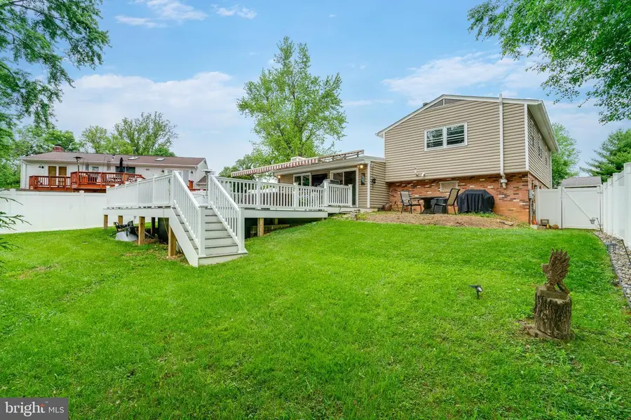 8513 Fairburn Dr, Springfield, VA 22152 - #3