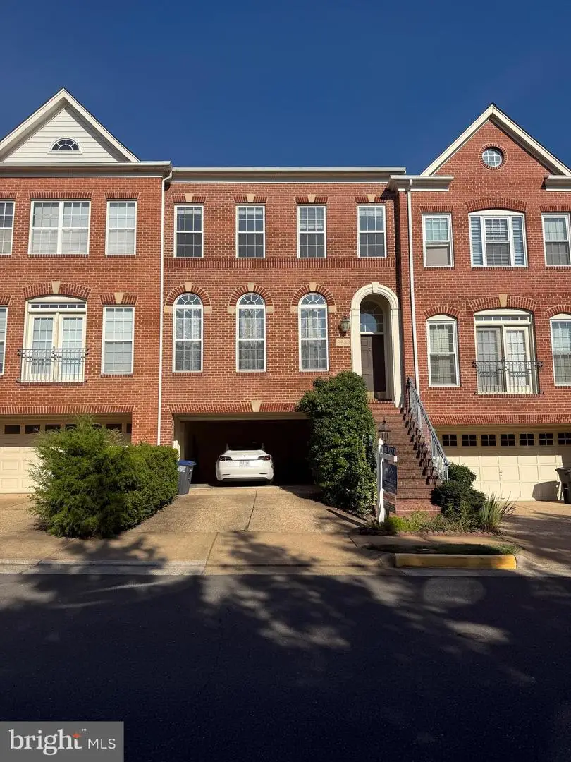 2833 Grace Forest Pl, Vienna, VA 22180 - #2