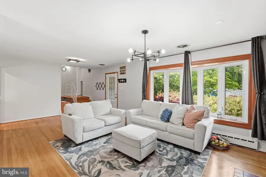6817 Valley Brook Dr, Falls Church, VA 22042 - #3